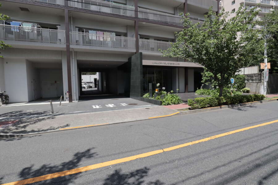 ダイナシティ東京リバーゲート共用部2｜車路です。２棟の建物の中央部（中庭）部分に通じています。
