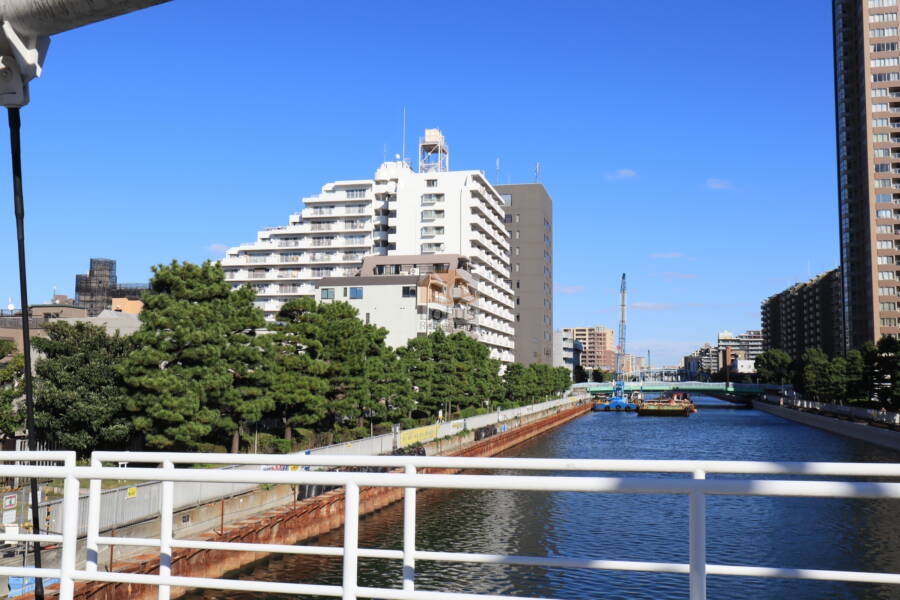 東建ニューハイツ元加賀外観4｜周辺にはスーパーやコンビニエンスストアも多く、買い物にも便利です。