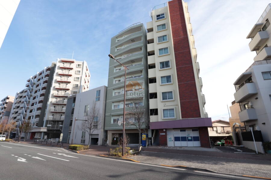 中銀落合マンション外観11｜中銀落合マンションは９階建てのマンションです。山手通り沿いにありますが、オートロック付きで安心です。