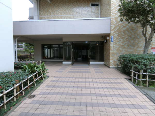 清新南ハイツ１２号棟外観4｜１２号棟のエントランスです。