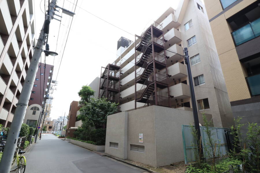 錦糸町ガーデニア外観3｜エントランスは東側にあります。