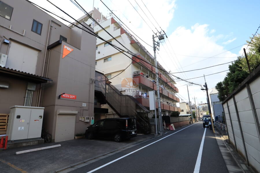 サンライズ蓮根外観1｜サンライズ蓮根は、昭和50年築、6階建てのマンションです。