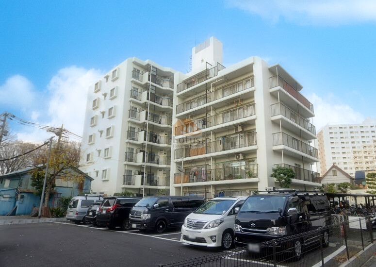 コスモ町屋外観３｜コスモ町屋は昭和60年築、７階建てのマンションです。