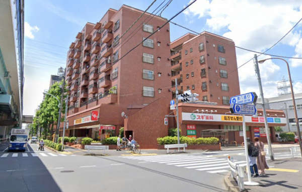 シャンボール高井戸外観４｜シャンボール高井戸は昭和４９年築、９階建てタイル貼りのマンションです。京王井の頭線「高井戸」駅から徒歩１０分にあり、周辺にはコンビニやスーパーがあるので便利です。