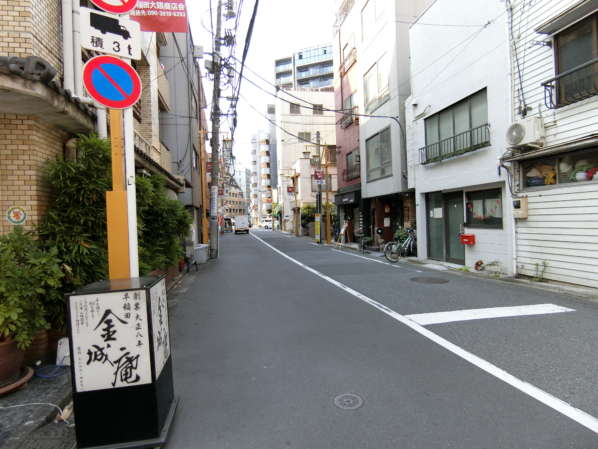 グランシティ早稲田アプローチ16｜大隈通り商店街の端にグランシティ早稲田はあります。