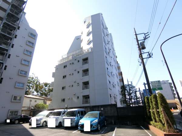 イトーピア豊玉マンション外観共用部1｜マンションは環七沿いにありますが、共用部側です。また中廊下タイプなので、直接部屋には道路音は来ない構造になっていました。