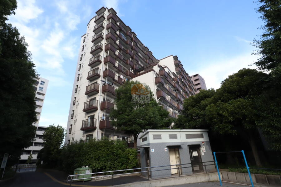 ワコー王子マンション外観1｜「北区立堀船一丁目公園」に隣接しています。