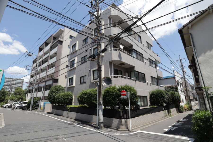 ラルゴ天王パーク外観1｜ラルゴ天王パークは平成3年築の5階建てです。周辺は閑静な住宅地です。スーパーが近くにあって便利です。