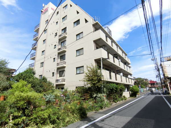 グリーンパーク西保木間外観共用部2｜グリーンパーク西保木間は平成１年４月完成の７階建てマンションです。旧日光街道から一本入った立地で周辺は静かな住環境です。