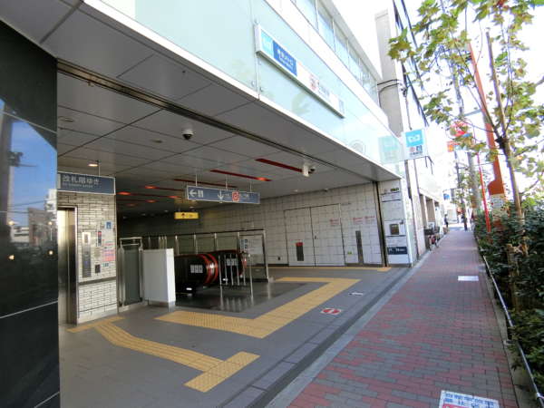 千代田マンションアプローチ1｜千代田マンションはの最寄り駅は丸の内線「方南町」。３A出口が最も近いでしょう。出口から徒歩１分です。以前の方南町は支線の駅だったのですが、都心へ直通路線となり人気が高まっています。