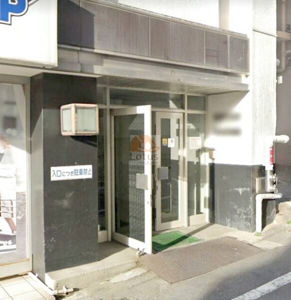 東野ビル後楽園住宅エントランス１｜都営三田線「水道橋」駅から徒歩1分の好立地です。