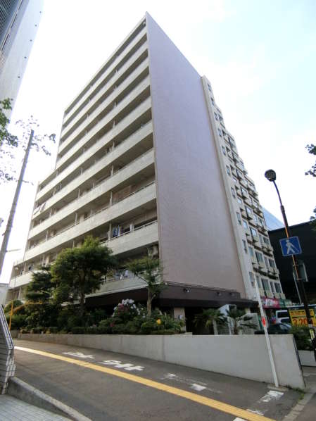 早稲田永谷マンション外観共用部2｜早稲田永谷マンション最寄り駅は副都心線西早稲田駅です。高田馬場駅も徒歩圏内です。写真は西早稲田駅です。