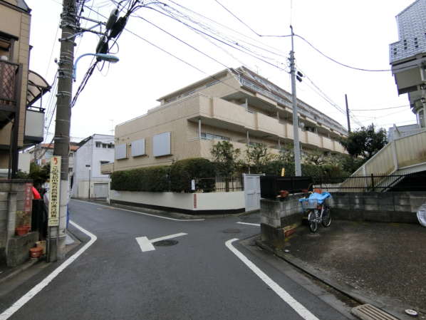 ライオンズマンション方南町アプローチ4｜すぐのところにライオンズマンション方南町はあります。