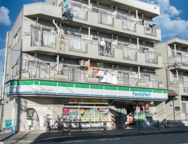 ファミリーマート まるいし八幡山店｜徒歩4分に「ファミリーマート まるいし八幡山店」があります。