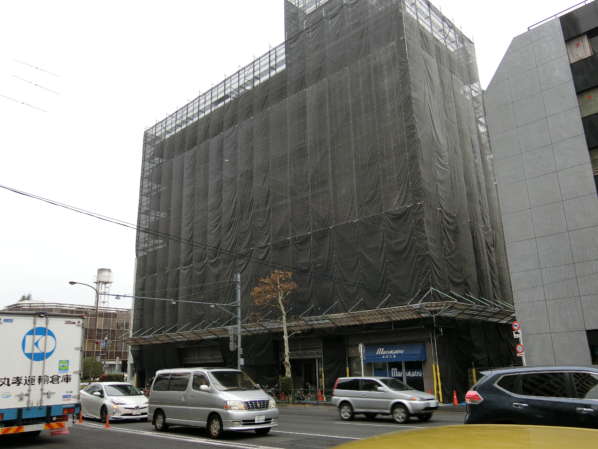 ジャパンハイツ方南外観・共用部1｜撮影をした時期は大規模修繕を実施していました（2018年12月時点）。