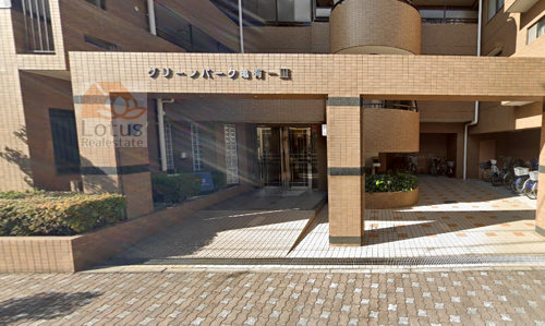 グリーンパーク亀有Ⅲ外観３｜エントランスはオートロック付きです。