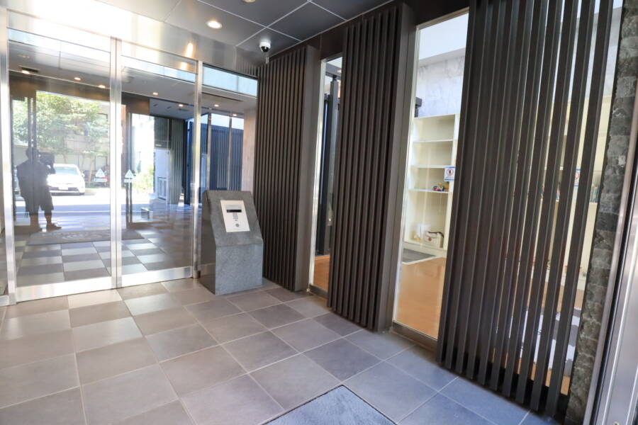 ライオンズ墨田押上共用部1｜ダブルオートロックで、安全性に配慮しています。
