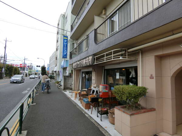 マンション三鷹台エントランス2｜１階部分は「