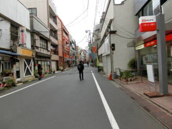 アザリヤ通り商店街です。