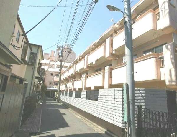 池袋東方マンション外観｜池袋東方マンションは昭和５１年築、５階建てのマンションです。東武東上線「北池袋」駅から徒歩５分圏内の住宅地に立地します。