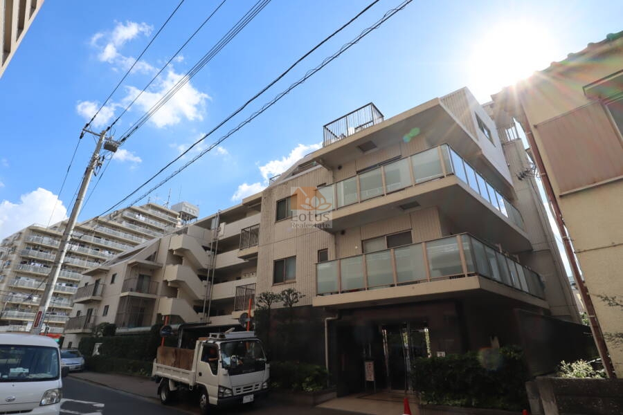 プレシス南砂外観1｜プレシス南砂は平成24年築、6階建てのマンションです。商業施設トレピックプラザが近くて便利です。