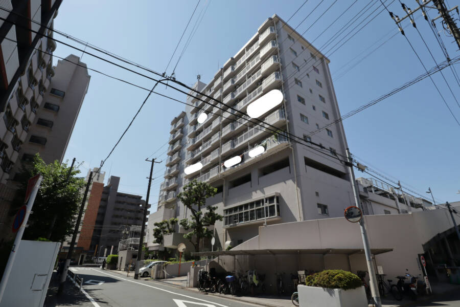 ライオンズマンション錦糸町第２外観3｜エントランスは建物の南側にあります。