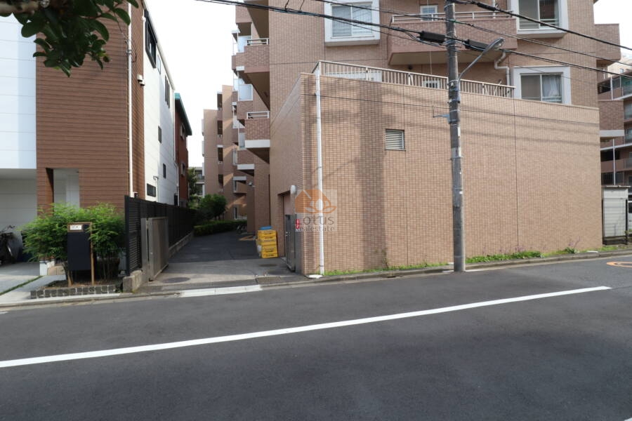 デュークコート小岩共用部3｜デュークコート小岩マンションの共用部3。外部の施設です。