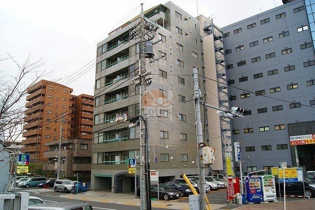 ローザリアン(2)｜ローザリアンは平成３年に建てられた、10階建てで総戸数16戸のコンパクトなマンションです。