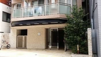 平成２１年１月完成の築浅物件です。近くにはコンビニ、スーパーがあって便利ですし、鳥越神社、おかず横丁商店街などあり下町風情を感じることができます。