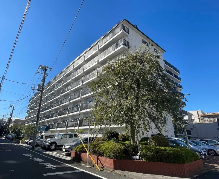 秀和東十条レジデンス外観６｜秀和東十条レジデンスは、昭和４９年築、９階建てのマンションです。