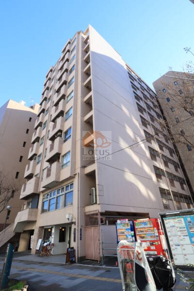 駒形茜日伸ハイツ外観1｜駒形茜日伸ハイツは都営浅草線「浅草」駅Ａ１出口より徒歩１分で浅草通り沿いにあり浅草寺の雷門まで徒歩４分と浅草観光地のすぐ近くが特徴です。