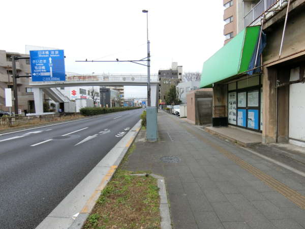 アーベイン赤塚アプローチ5｜近いですので一直線でたどり着きます。写真の右上のベージュの建物が「アーベイン赤塚」です。