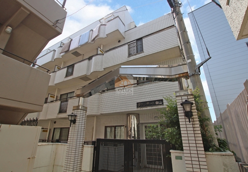 グランデール白山外観 (1)｜グランデール白山は平成1年築、4階建てのマンションです。