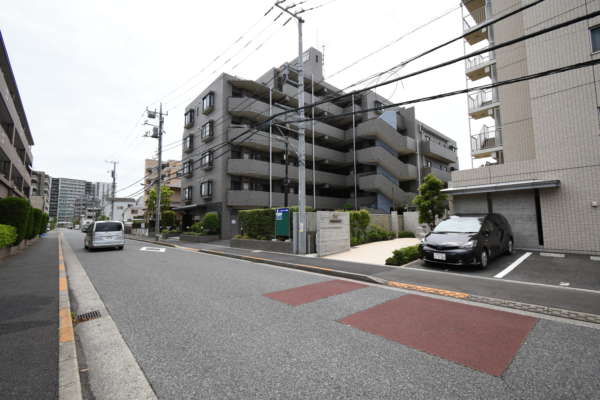 ライオンズガーデン葛西外観共用部8｜ライオンズガーデン葛西は平成７年築の地上７階建てマンションです。