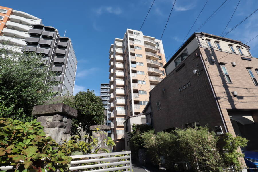 ランドステージ北千住ジョイスクエア外観3｜地図のとうり東側は大きな通りなのですが。西側は低層住宅に面しています。