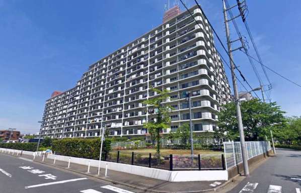 南篠崎スカイハイツＢ棟外観３｜Ｂ棟です。ペットと暮らせるマンションであり、ＡＢ合計で５００世帯以上のビッグコミュニティです。