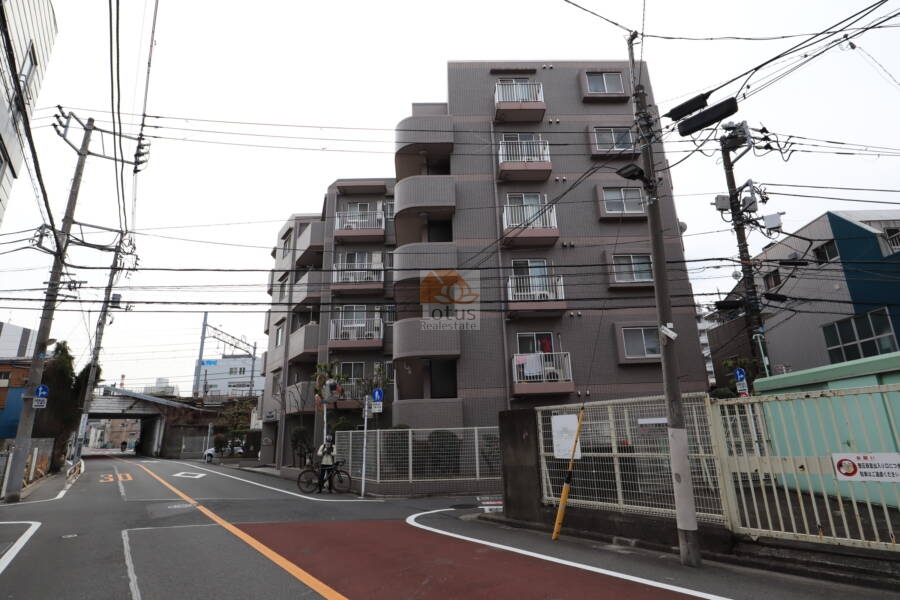 日神パレステージ三ノ輪外観 (3)｜サンパール通りに立地します。
