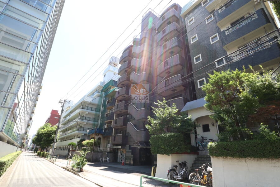 グランアコール外観1｜グランアコールは平成４年築、地上８階建てのマンションです。東陽町駅から近く、大通りに面していない落ち着いた住環境です。