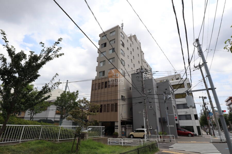 サンプラハ東陽外観1｜サンプラハ東陽は昭和４９年築、９階建てのマンションです。