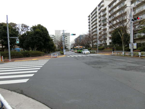 清新南ハイツ１２号棟外観2｜１７、１８号棟には、外周部の道路からも行くことかできます。