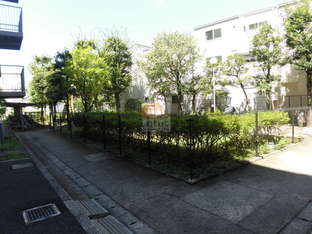 新小岩セントラルハイツ22｜敷地内は緑が多いです。