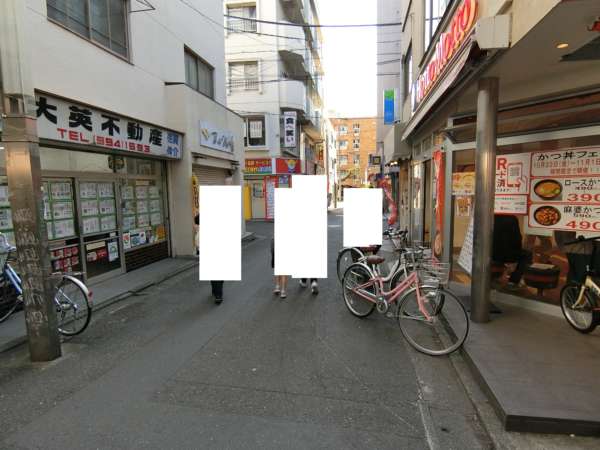 桜台ハイライズアプローチ3｜南口を出ると賑わいのある商店があります。