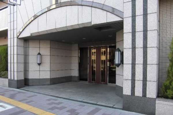 日神パレステージ三ノ輪国際通りエントランス｜国際通りに面しています。