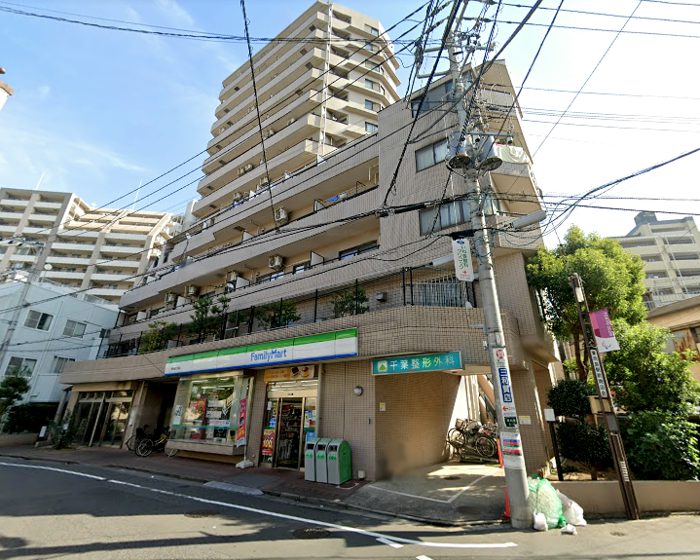 ステーションプラザメッツ東向島駅前外観１｜ステーションプラザメッツ東向島駅前は平成９年築の１４階建てのマンションです。「東向島」駅から徒歩２分です。1階には「ファミリーマート 東向島五丁目店」があり便利です。