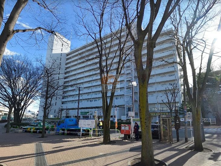 大林フローラ上中里外観４｜大林フローラ上中里は、昭和49年の13階建てです。ＪＲ上中里駅前にある大きなマンションです。