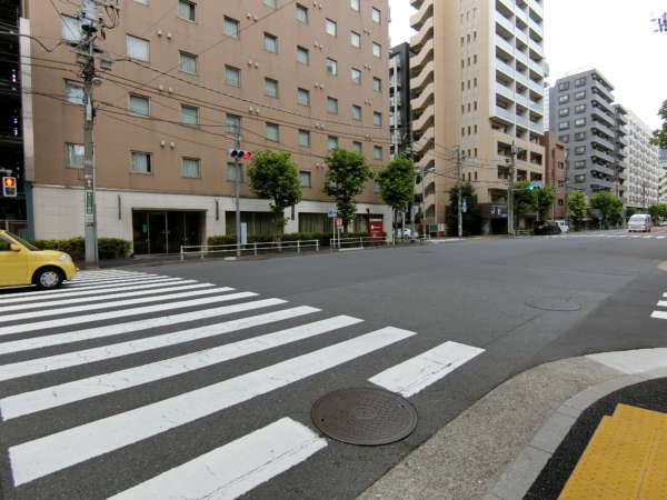 ネオマイム新御徒町アプローチ4｜ホテルヴィラフォンテーヌ東京上野御徒町というビジネスホテルが見えてきたら、ネオマイム新御徒町はもうすぐです。