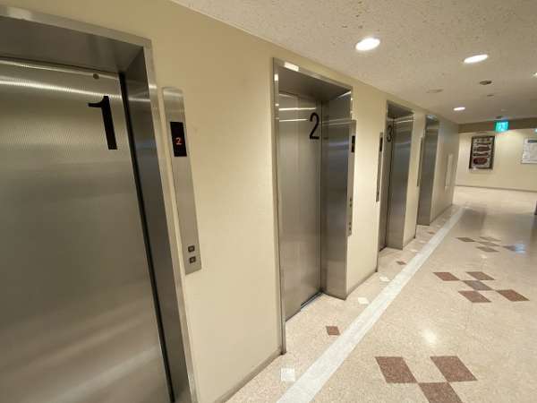 湯島ハイタウンエレベータ｜エレベーターも複数あります。
