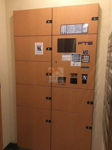 アンビシャスプラザお花茶屋 (2)｜宅配ボックスも完備されています。