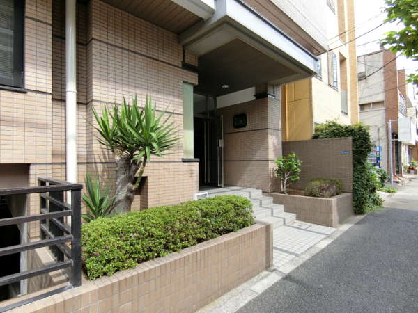 藤和シティコープ錦糸町２外観共用部3｜エントランスは大通り側にあります。