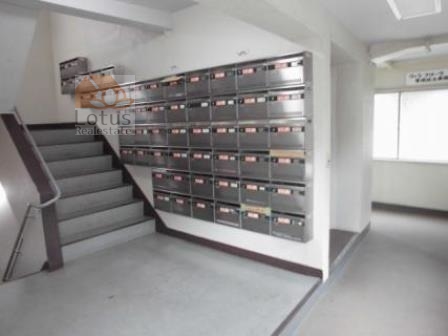 ヴィラフローラ中野坂上外観共用部8｜共用部は清掃されており、管理体制の良さをうかがわせます。
